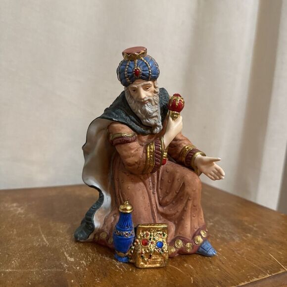 Kirkland Signature Nativity Set Kneeling‎ Wiseman King Replacement Statue #75177 - Picture 1 of 10
